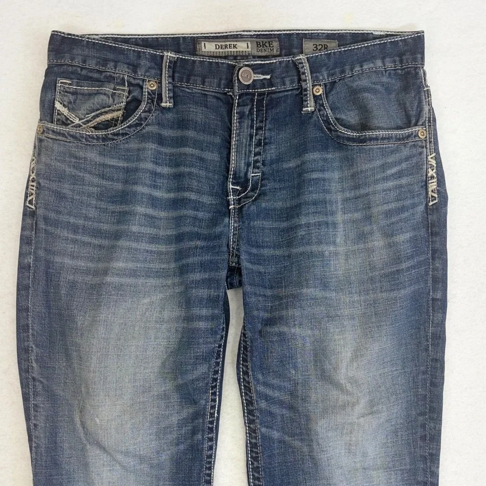 BKE Derek Relaxed Bootcut Jeans Mens 32R Medium Wash Heavy Stitch Western